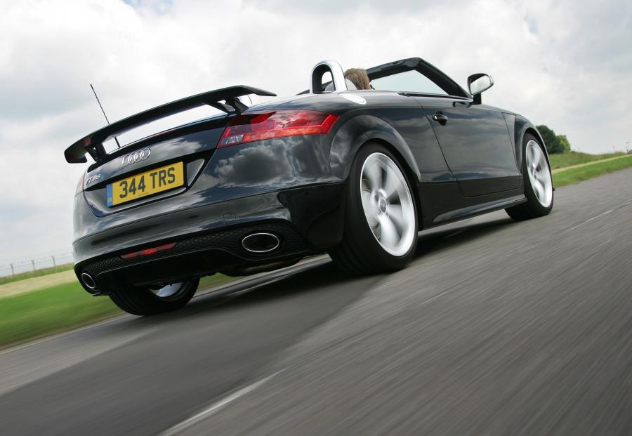  Audi TT RS Roadster (8J) 2009 года  (UK) (фото 2 из 23)